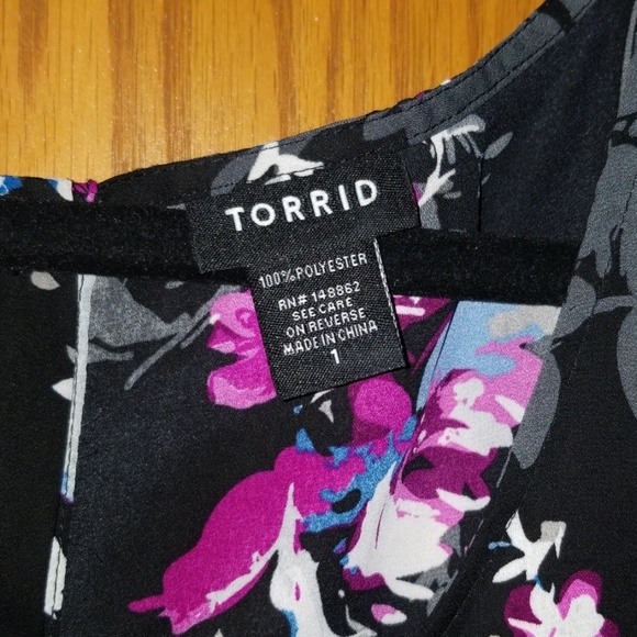Torrid top - Picture 2 of 6